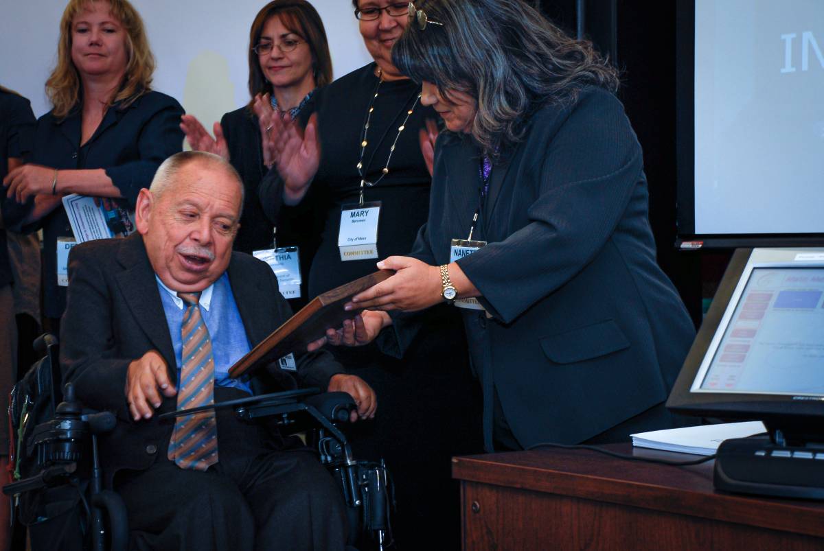Dr. Nanette Odell presenting an award to Ken Jacuzzi, co-founder of the AZ ADA Coorindators Coalition, at the 2009 ADA Conference they coordinated.